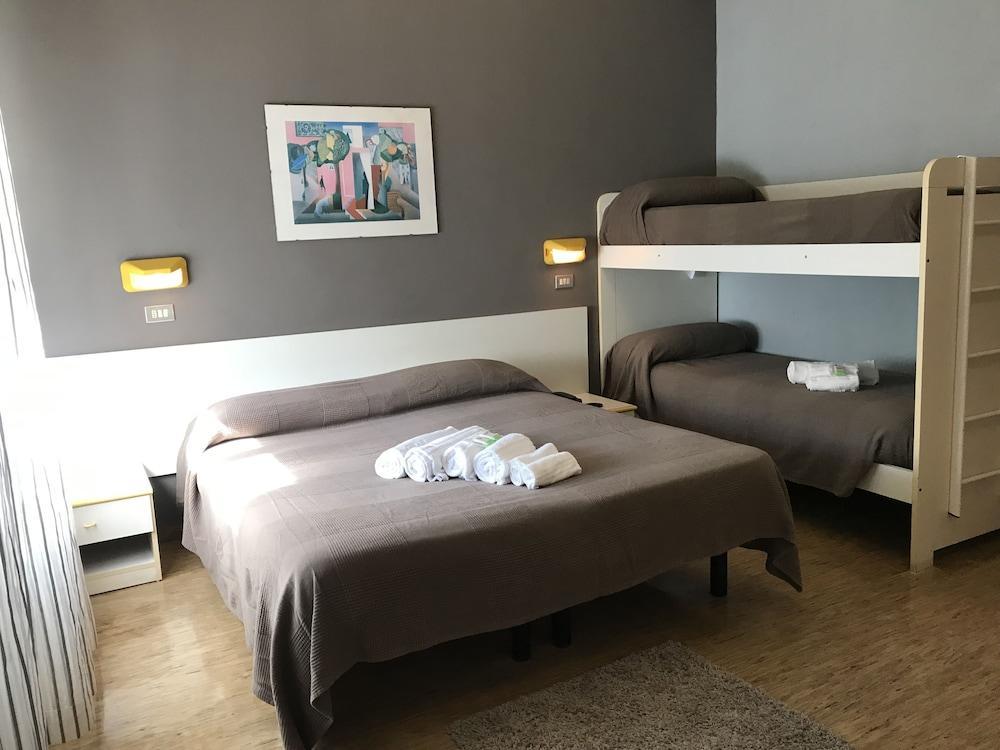Hotel Augustus ミラノ・マリッティマ エクステリア 写真