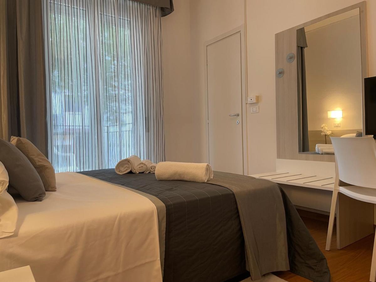 Hotel Augustus ミラノ・マリッティマ エクステリア 写真