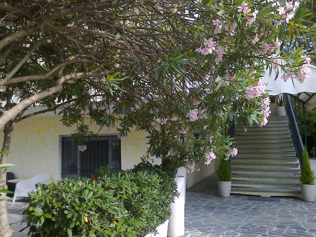 Hotel Augustus ミラノ・マリッティマ エクステリア 写真