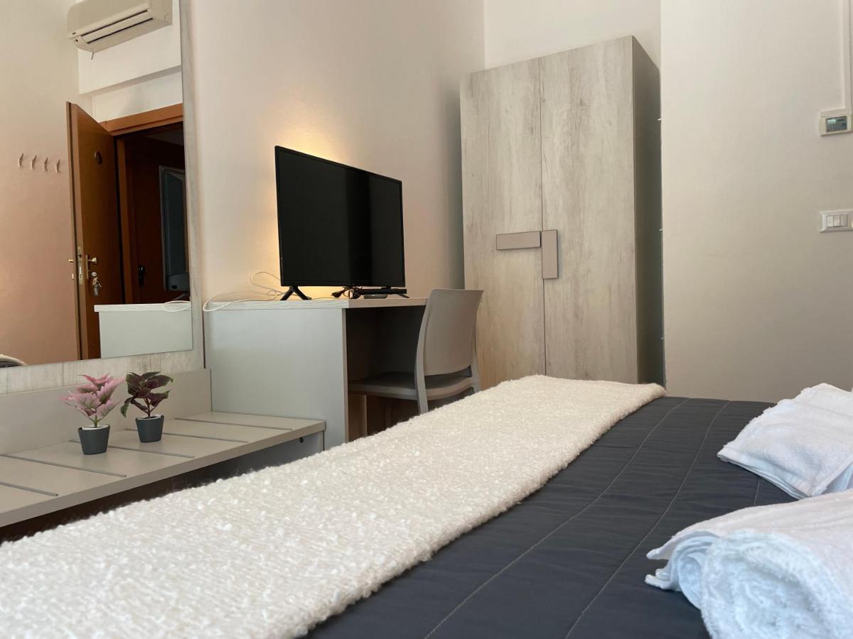 Hotel Augustus ミラノ・マリッティマ エクステリア 写真
