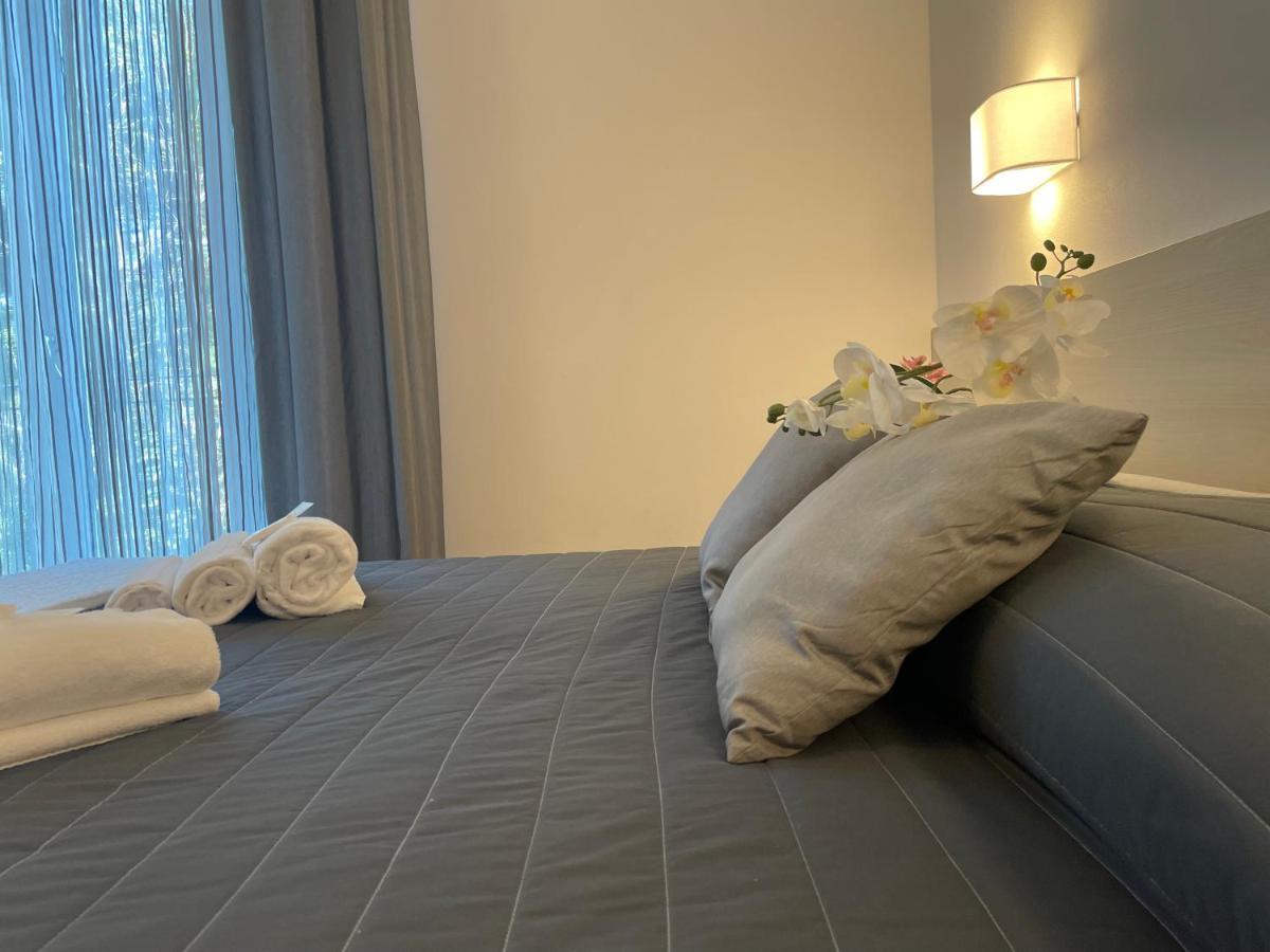 Hotel Augustus ミラノ・マリッティマ エクステリア 写真