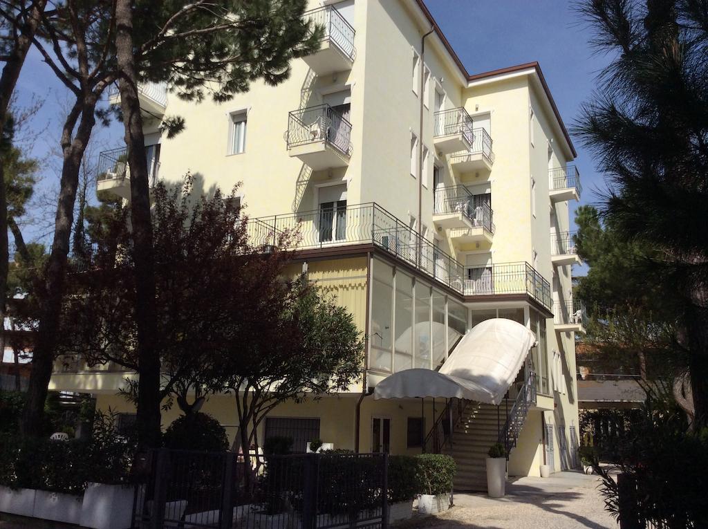 Hotel Augustus ミラノ・マリッティマ エクステリア 写真