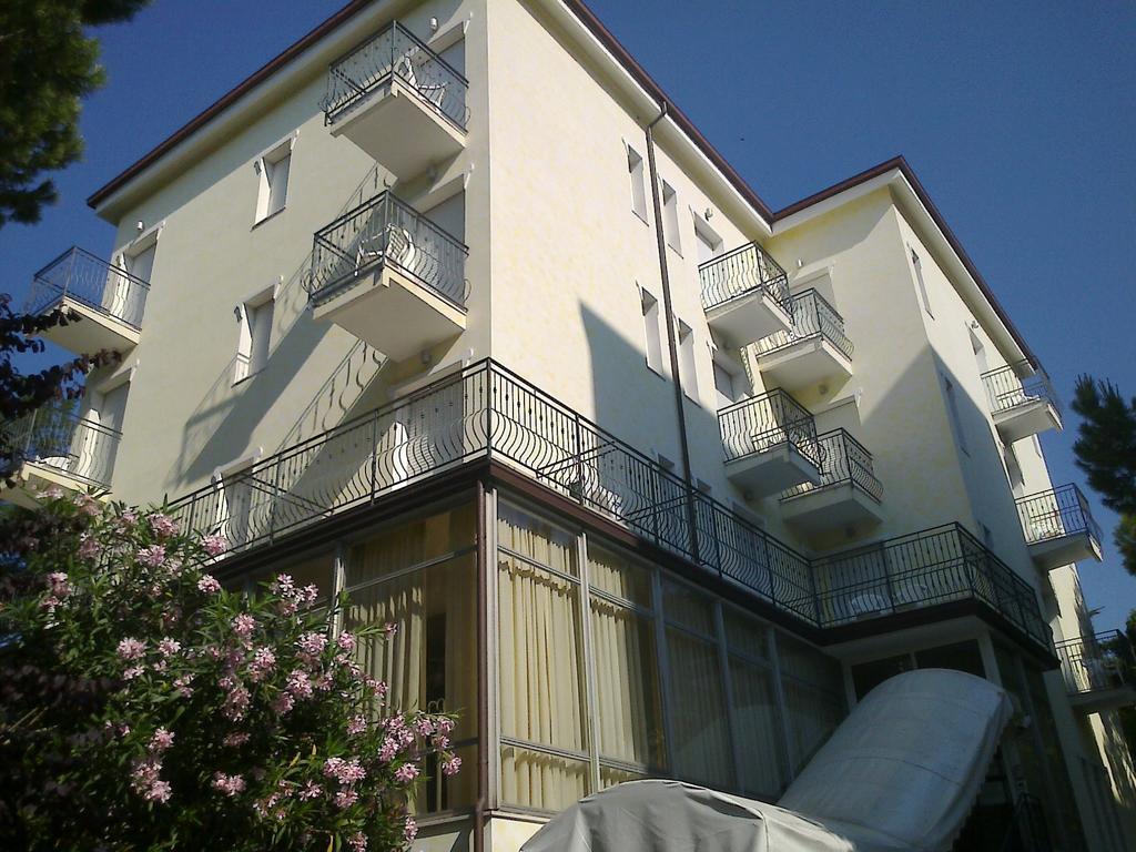 Hotel Augustus ミラノ・マリッティマ エクステリア 写真