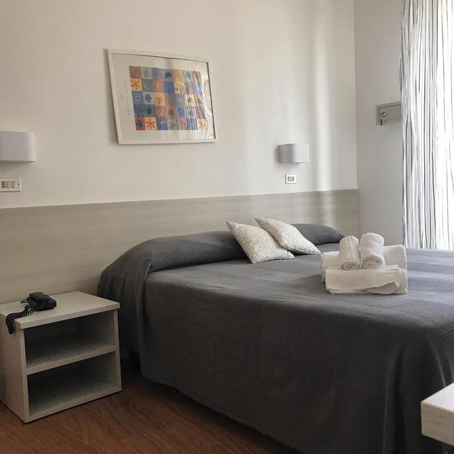 Hotel Augustus ミラノ・マリッティマ エクステリア 写真