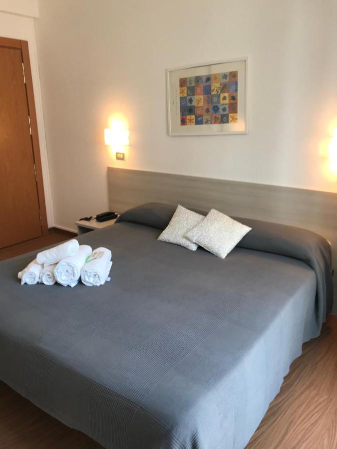 Hotel Augustus ミラノ・マリッティマ エクステリア 写真