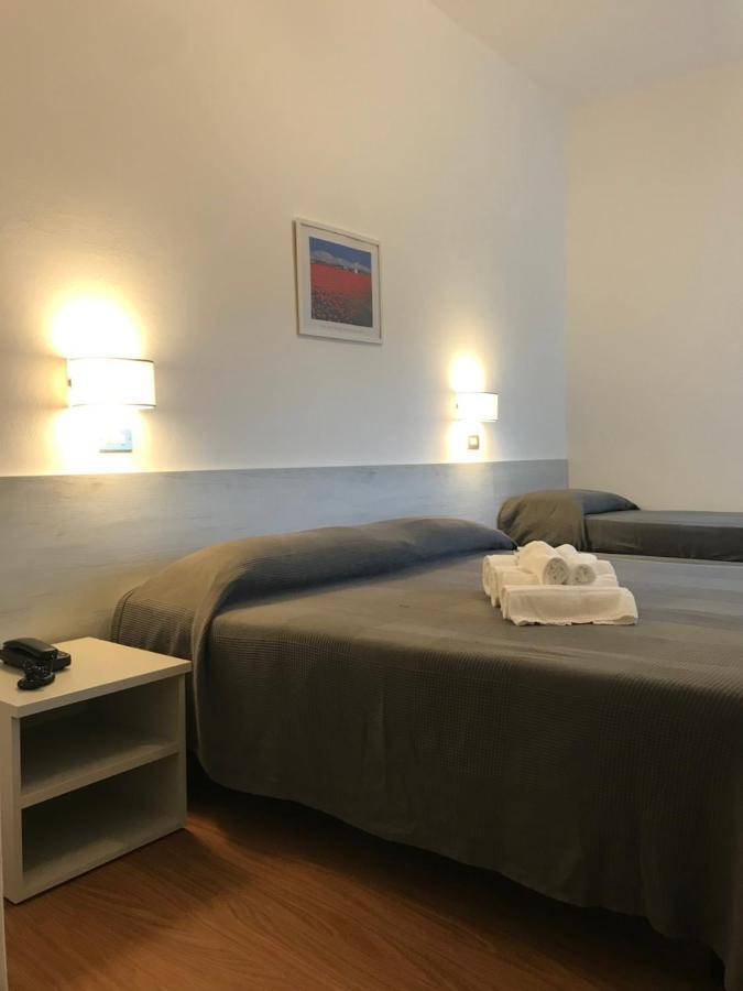 Hotel Augustus ミラノ・マリッティマ エクステリア 写真