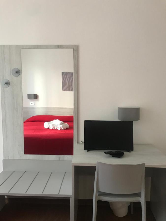 Hotel Augustus ミラノ・マリッティマ エクステリア 写真